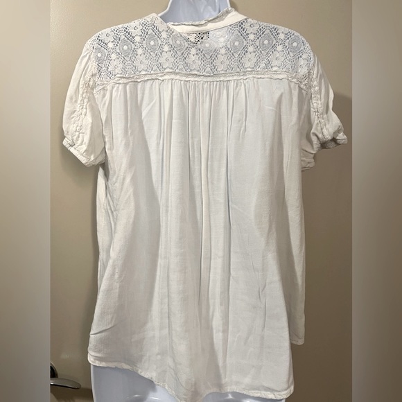 Torrid Button-Front Lace Inset Top - Picture 4 of 6